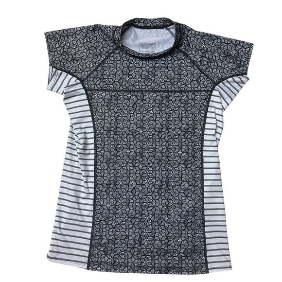 Patagonia Worn Wear Women’s Short-Sleeved Micro Swell Rashguard. Size Large - Picture 2 of 8